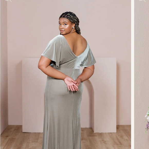 GWEN REVELRY bridesmaid’s dress in Classic Emerald - Picture 3 of 5